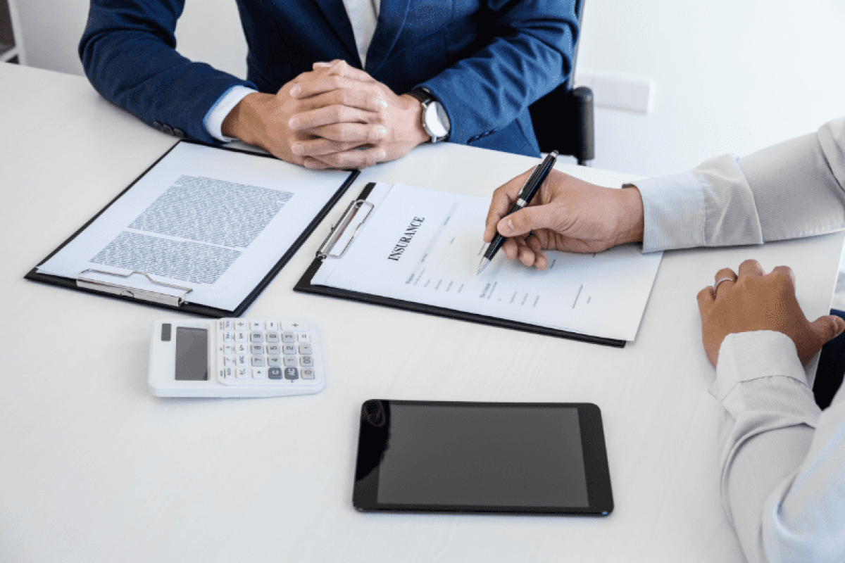 अभिकर्तालाई आफ्नो एकाघर परिवारको बीमा गर्न प्रतिबन्ध